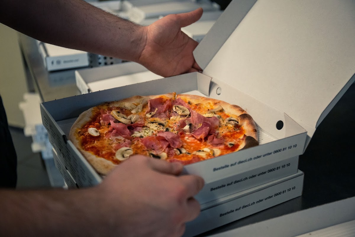 Dieci Pizza Kurier Baden Lägere-2